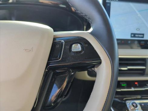 Used 2025 Lincoln Corsair Grand Touring w/ Equipment Group 301A image 18