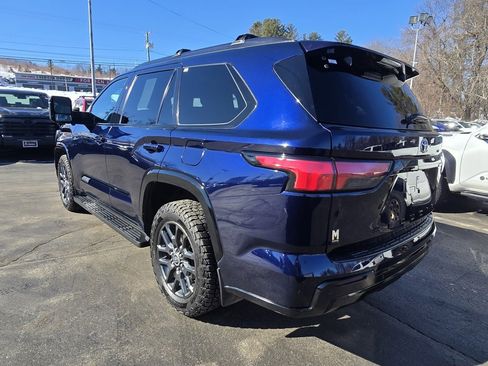 Certified 2023 Toyota Sequoia Platinum image 5