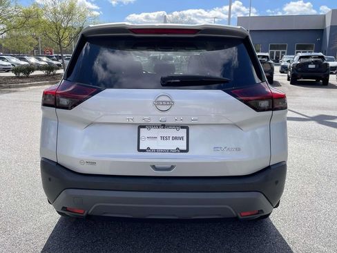 Used 2022 Nissan Rogue SV image 4