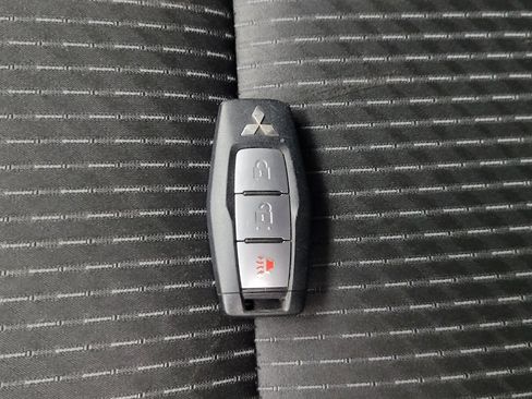 Used 2024 Mitsubishi Outlander ES FWD image 32