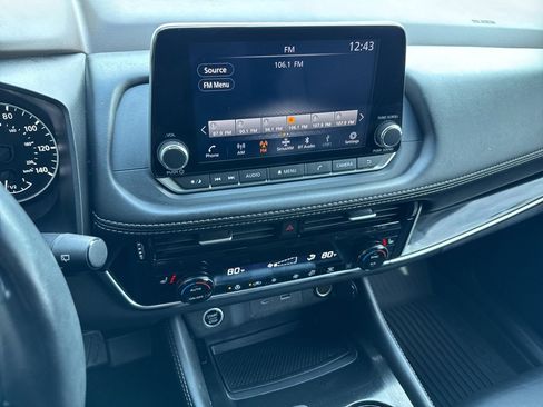 Used 2023 Nissan Rogue SL image 6