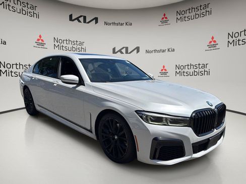 Used 2022 BMW 740i xDrive w/ M Sport Package AWD/4WD image 10