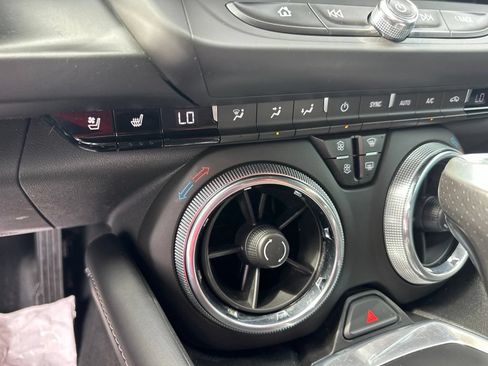 Used 2018 Chevrolet Camaro LT RWD image 17