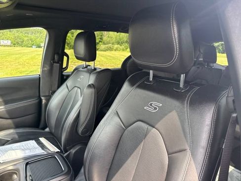 Used 2022 Chrysler Pacifica Touring-L w/ Uconnect Theater Family Group AWD/4WD image 14