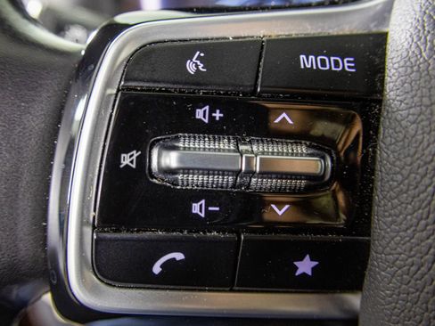 Used 2023 Kia Carnival SX image 31