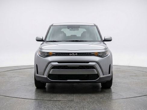 Used 2025 Kia Soul LX w/ LX Technology Package FWD image 2