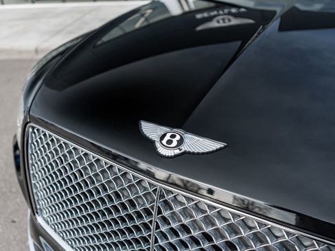 Used 2022 Bentley Bentayga image 22