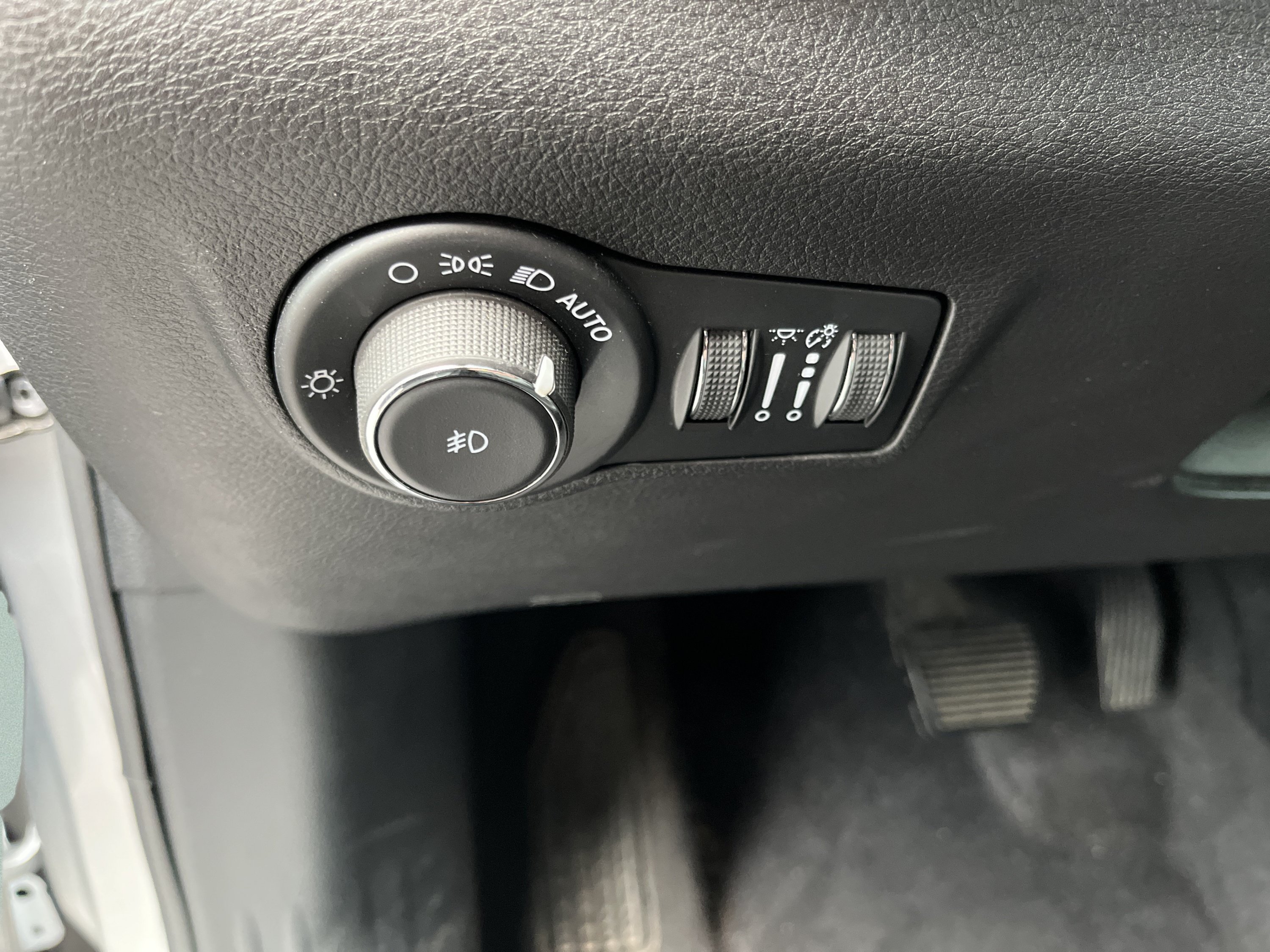 Used 2025 Jeep Compass Limited AWD/4WD image 19