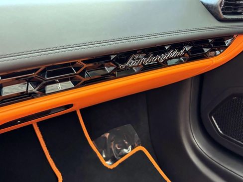 Used 2021 Lamborghini Huracan EVO RWD image 36