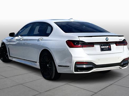 Used 2022 BMW 740i w/ Luxury Rear Seating Package image 9