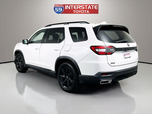 Used 2023 Honda Pilot Touring image 5