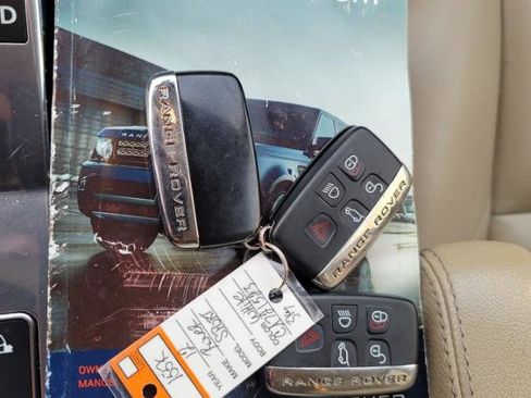 Used 2012 Land Rover Range Rover Sport HSE image 24
