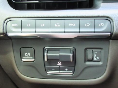 Certified 2024 Cadillac Escalade Sport w/ LPO, ONYX Package AWD/4WD image 25