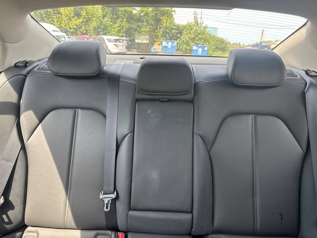 Used 2025 Genesis G70 2.5T AWD/4WD image 28