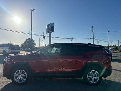 Used 2024 GMC Terrain SLE image 5