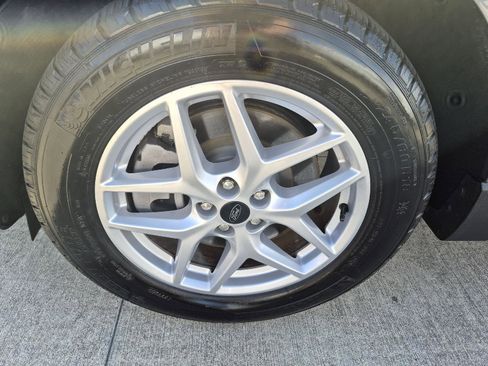 Certified 2024 Ford Edge SEL image 3