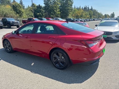 Used 2022 Hyundai Elantra SEL FWD image 4