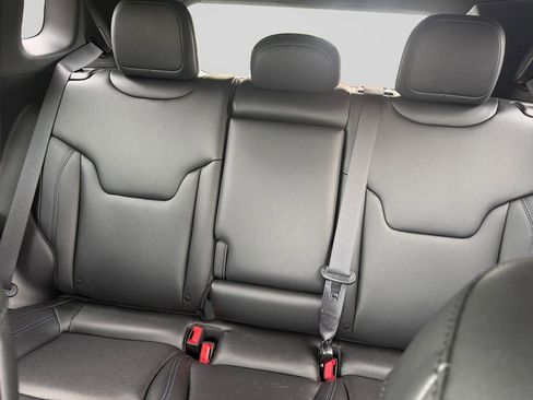 Used 2025 Jeep Compass Limited w/ Sun & Sound Group AWD/4WD image 16