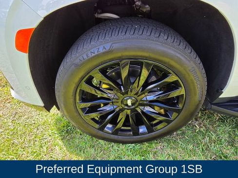Used 2024 Cadillac Escalade ESV Premium Luxury AWD/4WD image 9