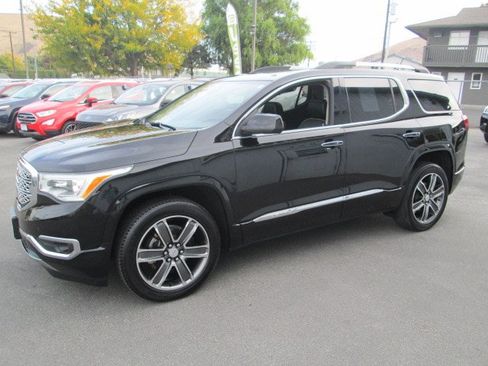 Used 2017 GMC Acadia Denali w/ Technology Package image 3