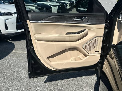 Used 2021 Jeep Grand Cherokee L Limited w/ MOPAR Finishing Package AWD/4WD image 10
