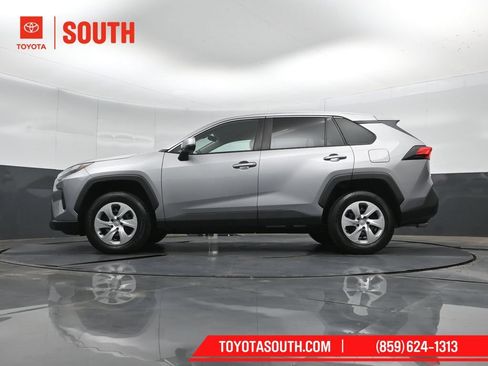Used 2023 Toyota RAV4 LE AWD/4WD image 40