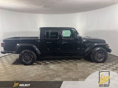 Used 2021 Jeep Gladiator Sport image 7