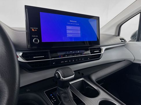 Certified 2025 Toyota Sienna XLE image 17