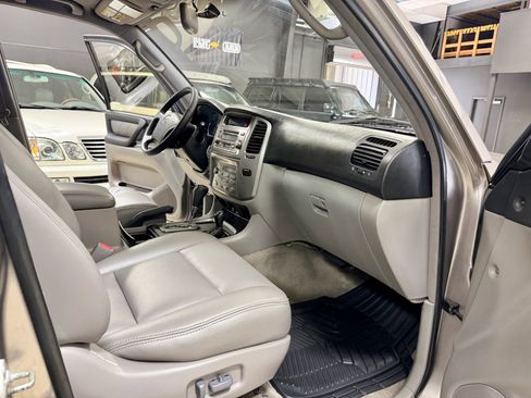 Used 2003 Toyota Land Cruiser image 20