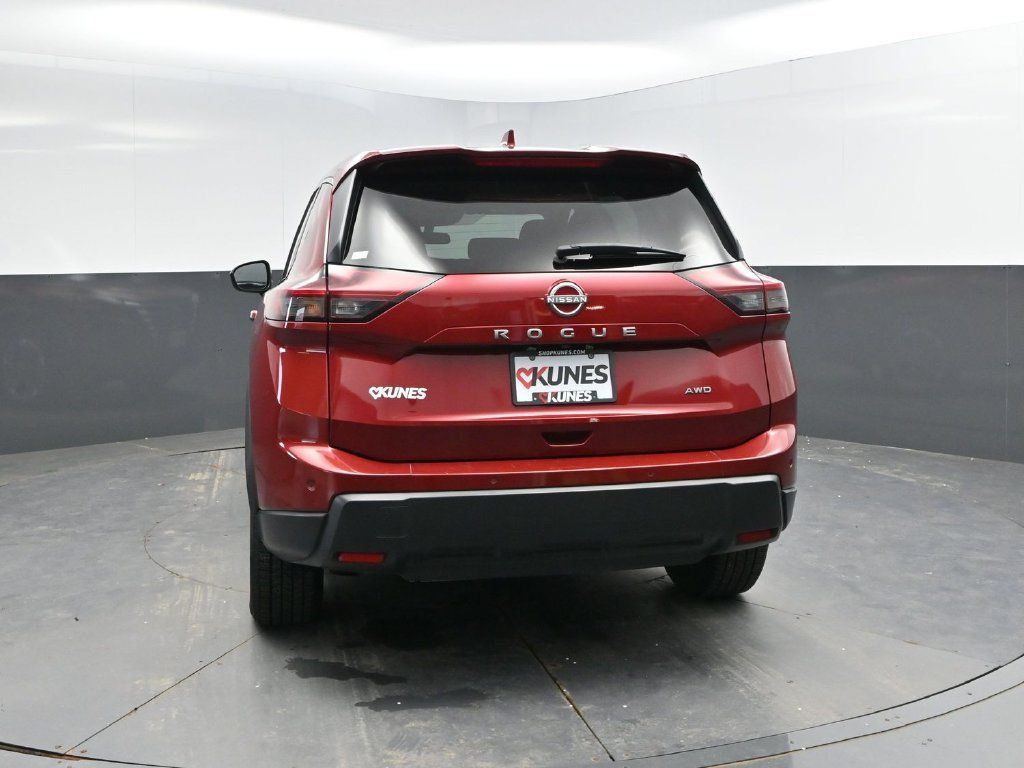 Used 2025 Nissan Rogue SV AWD/4WD image 6