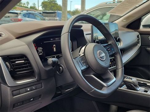 Used 2023 Nissan Rogue Platinum w/ Platinum Premium Package image 8