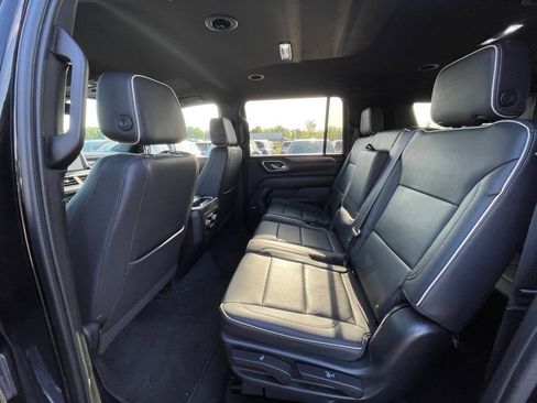 Used 2023 GMC Yukon XL SLT AWD/4WD image 20
