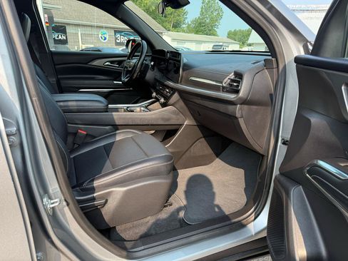 Used 2026 Chevrolet Traverse LT AWD/4WD image 10