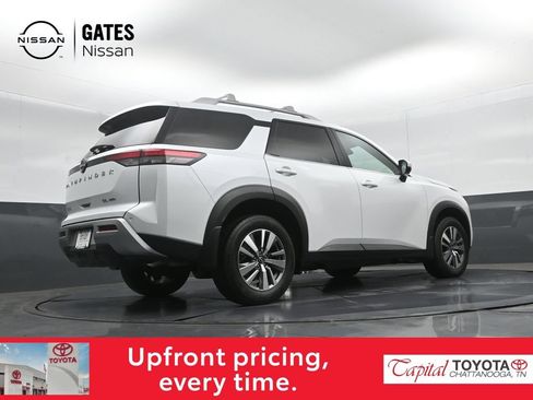Used 2025 Nissan Pathfinder SL AWD/4WD image 38