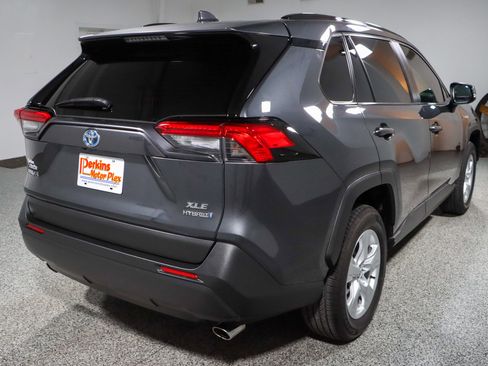 Used 2020 Toyota RAV4 XLE image 7