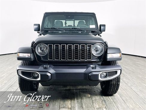 New 2025 Jeep Gladiator Sport image 2