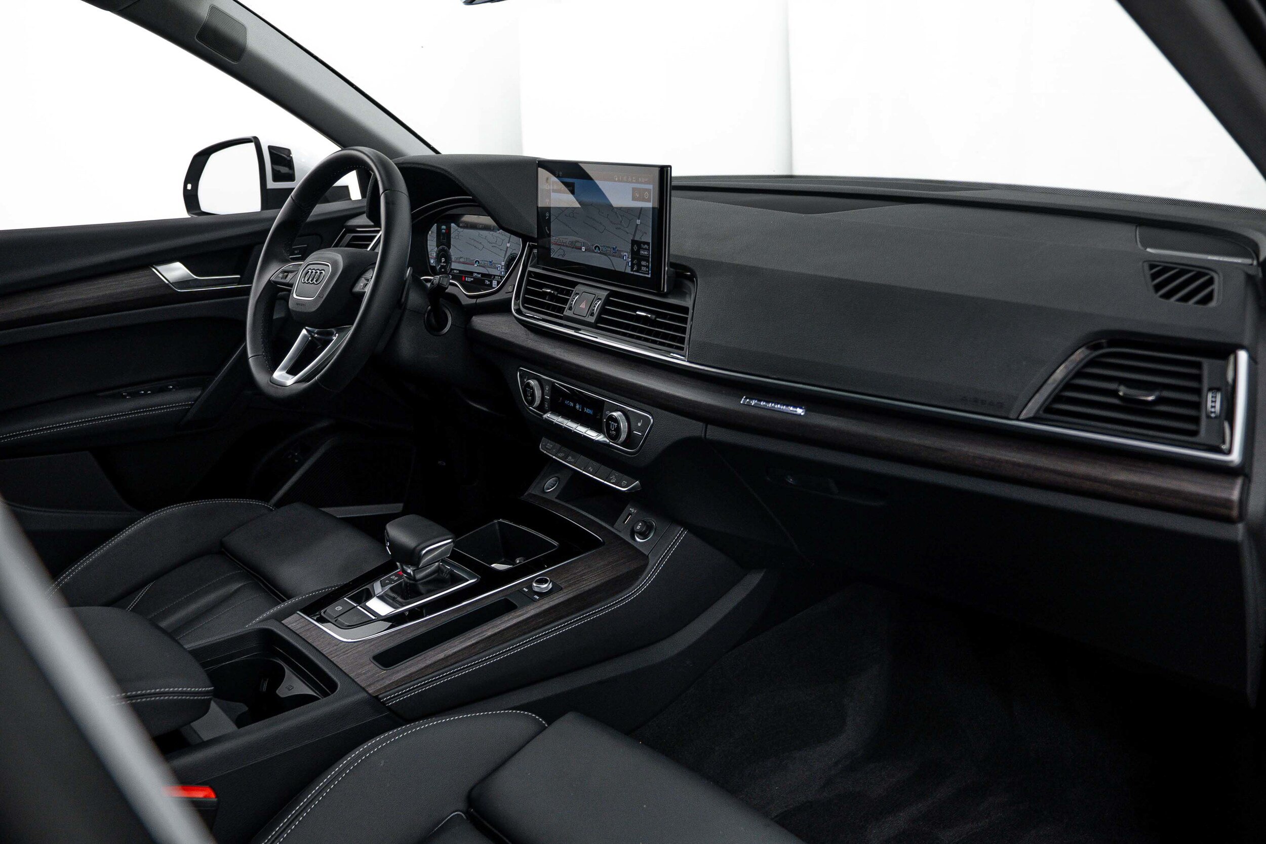 Certified 2025 Audi Q5 e Premium Plus w/ Premium Plus Package AWD/4WD image 13