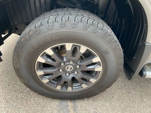 Used 2018 Nissan Titan PRO-4X w/ Pro-4x Convenience Package AWD/4WD image 30