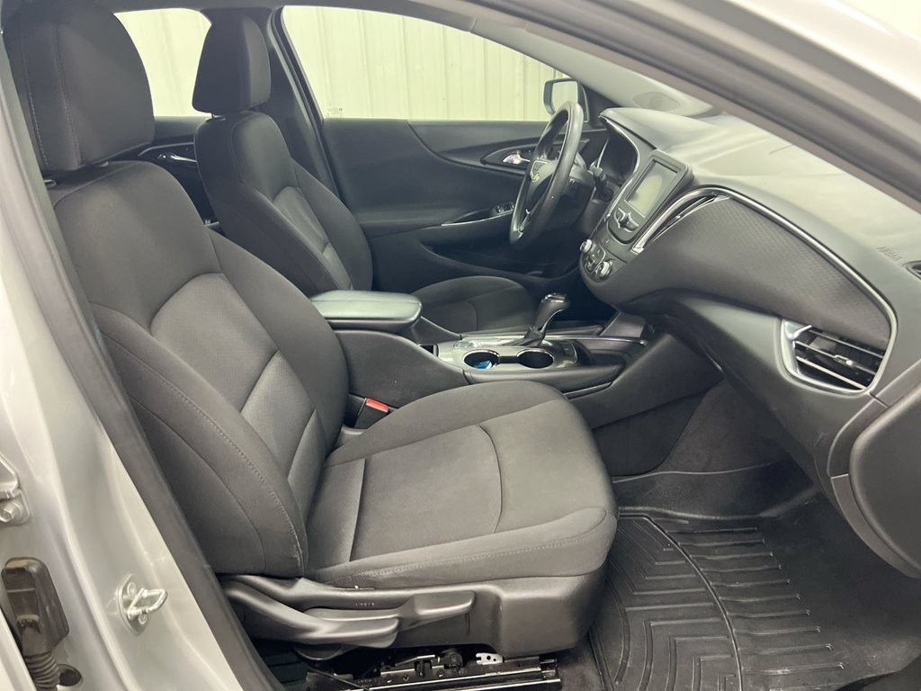 Used 2018 Chevrolet Malibu LT FWD image 21