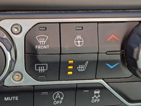 Used 2022 Jeep Gladiator Mojave w/ Cold Weather Group image 23