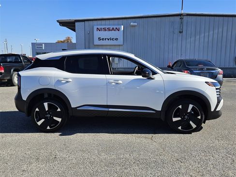 New 2026 Nissan Kicks SR image 13