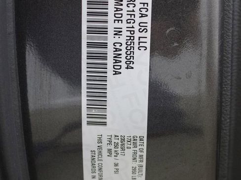 Used 2023 Chrysler Pacifica Touring image 30