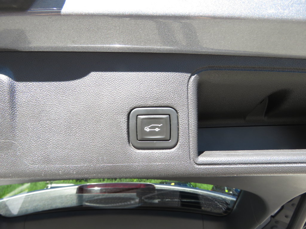 Used 2020 GMC Terrain SLE w/ Driver Convenience Package AWD/4WD image 18