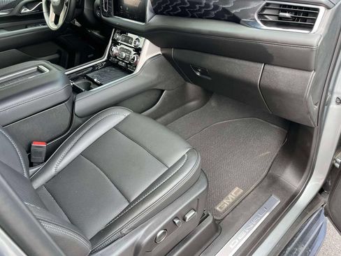 Used 2023 GMC Yukon XL Denali AWD/4WD image 24