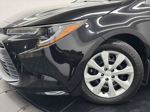 Certified 2026 Toyota Corolla LE FWD image 5