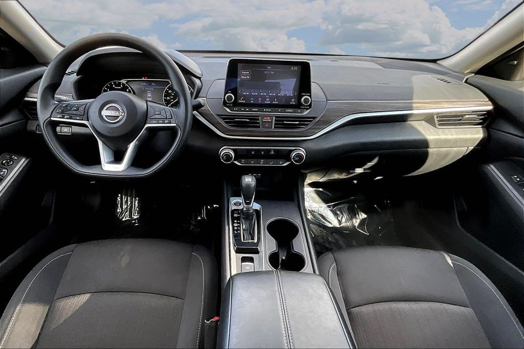 Used 2025 Nissan Altima 2.5 SV AWD/4WD image 9