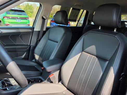 Used 2024 Volkswagen Tiguan SE image 21