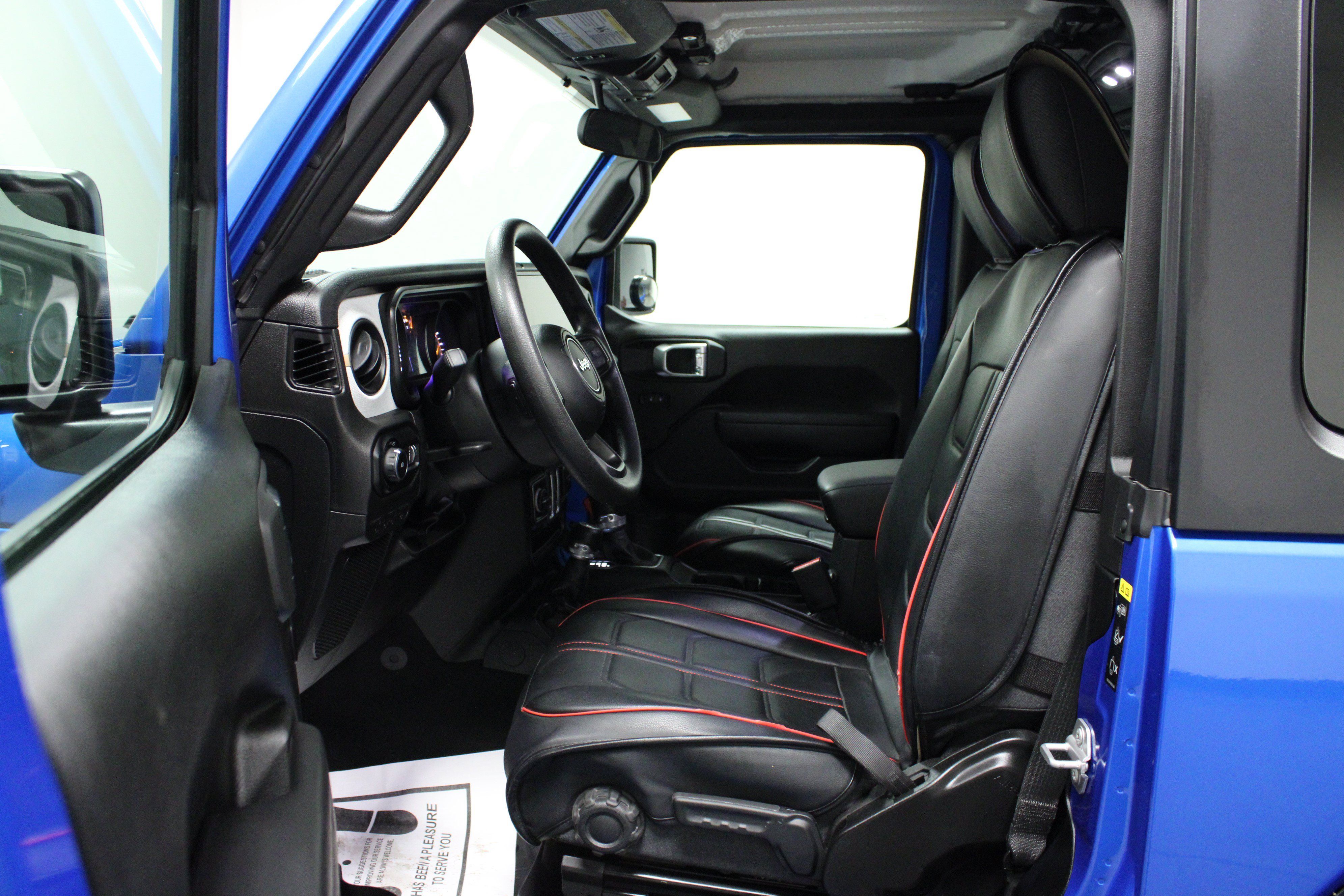 Used 2025 Jeep Wrangler Sport AWD/4WD image 12