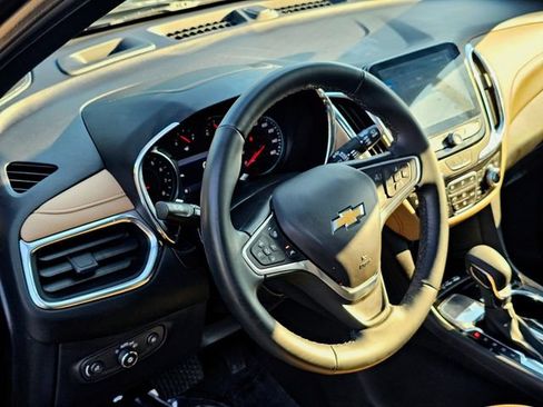 Used 2023 Chevrolet Equinox Premier FWD image 15