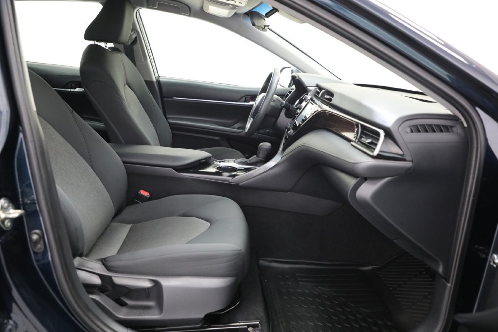 Used 2020 Toyota Camry LE FWD image 9